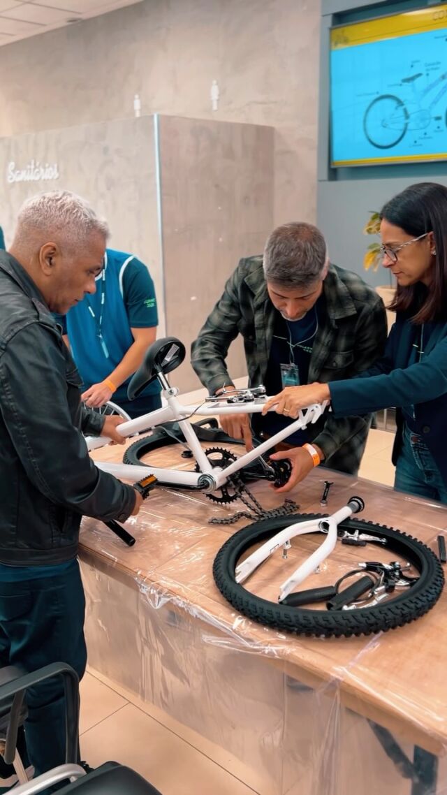Para o nosso Team Bike, o desafio começou antes mesmo da experiência: pouco tempo para transformar o espaço e deixá-lo pronto para receber os participantes.

Com planejamento afiado, trabalho em equipe e muito cuidado nos detalhes, tudo ficou pronto no tempo certo — e a experiência foi um sucesso!”